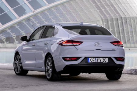 Nový HYUNDAI i30 Fastback 1,5 T-GDi COMFORT+ 118kW/ 160k 6° MP 